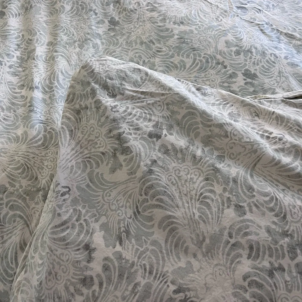 Pottery Barn Queen Duvet with shams